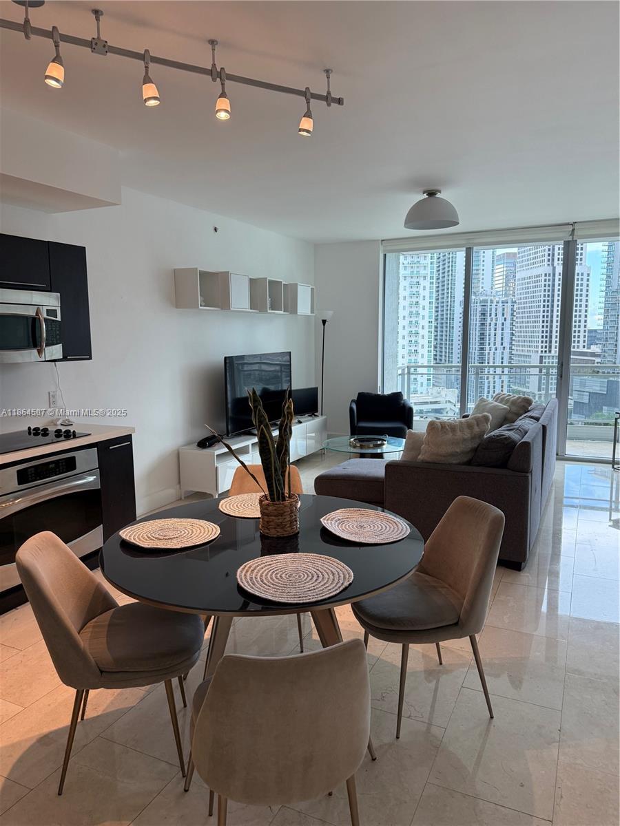 90 SW 3rd St 2103