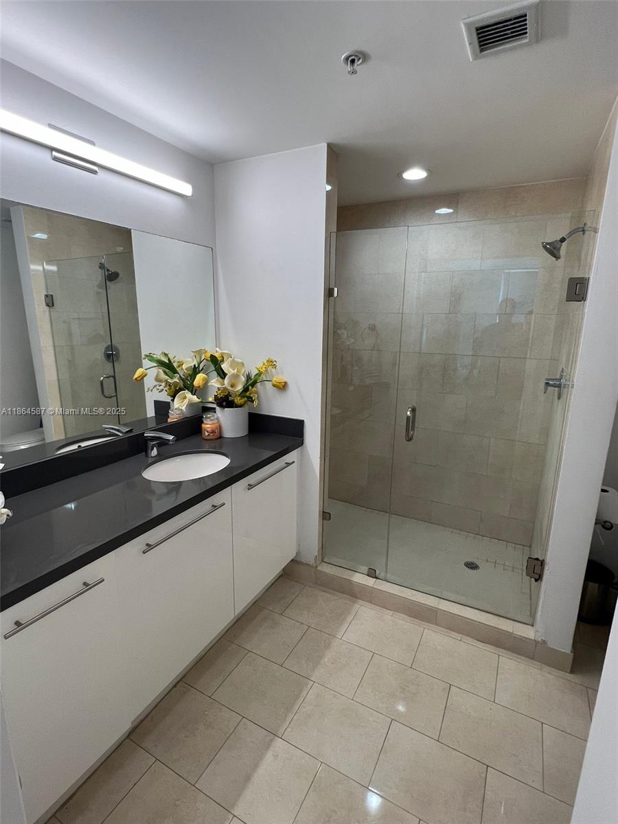 IVY CONDO - Residential