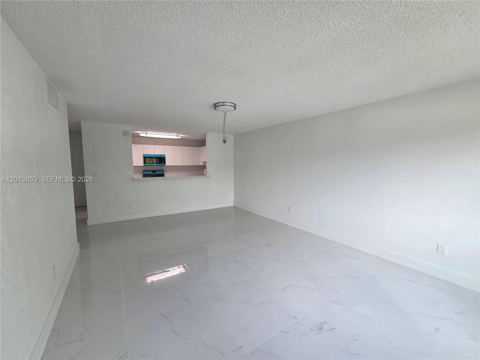 NARANJA LAKES CONDO NO 5 - Residential