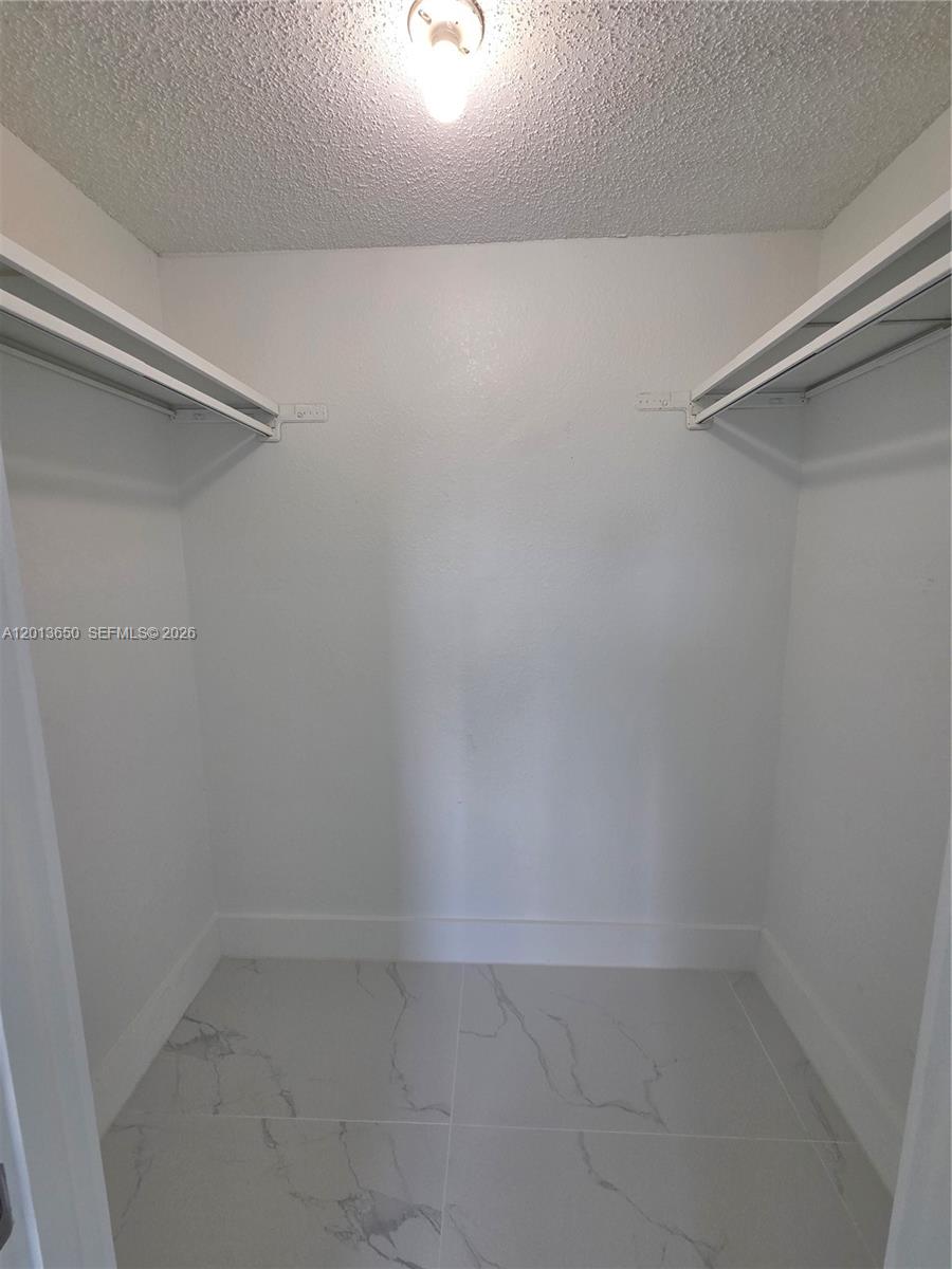 NARANJA LAKES CONDO NO 5 - Residential