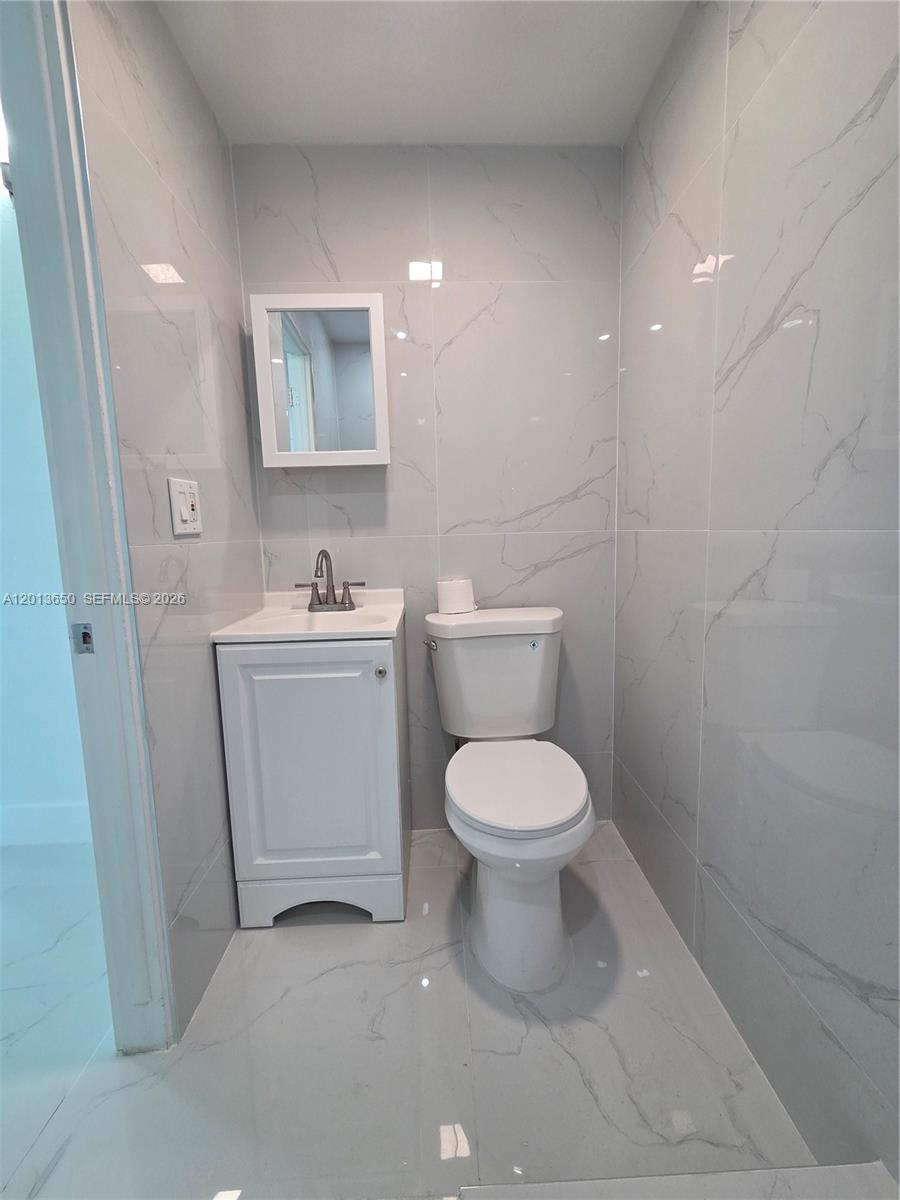 NARANJA LAKES CONDO NO 5 - Residential