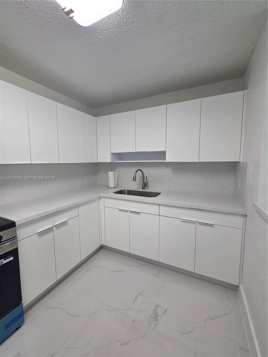 NARANJA LAKES CONDO NO 5 - Residential