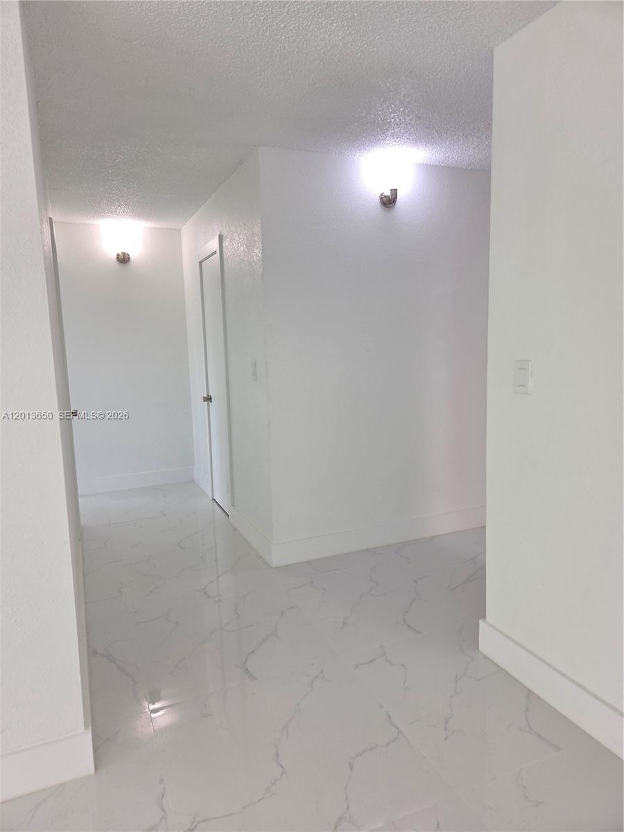 NARANJA LAKES CONDO NO 5 - Residential