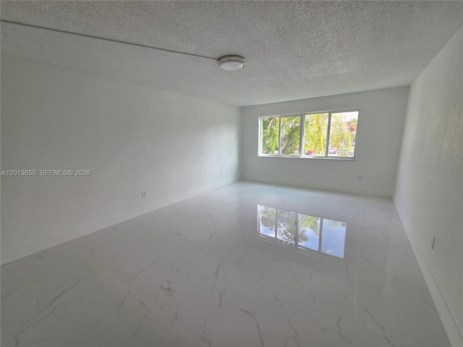 NARANJA LAKES CONDO NO 5 - Residential