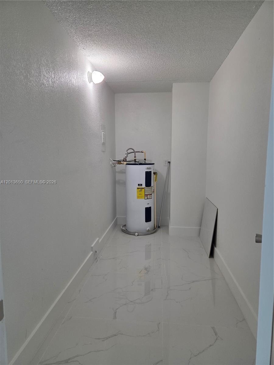 NARANJA LAKES CONDO NO 5 - Residential