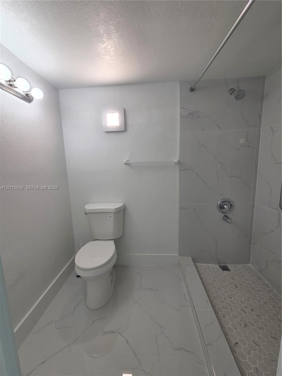 NARANJA LAKES CONDO NO 5 - Residential