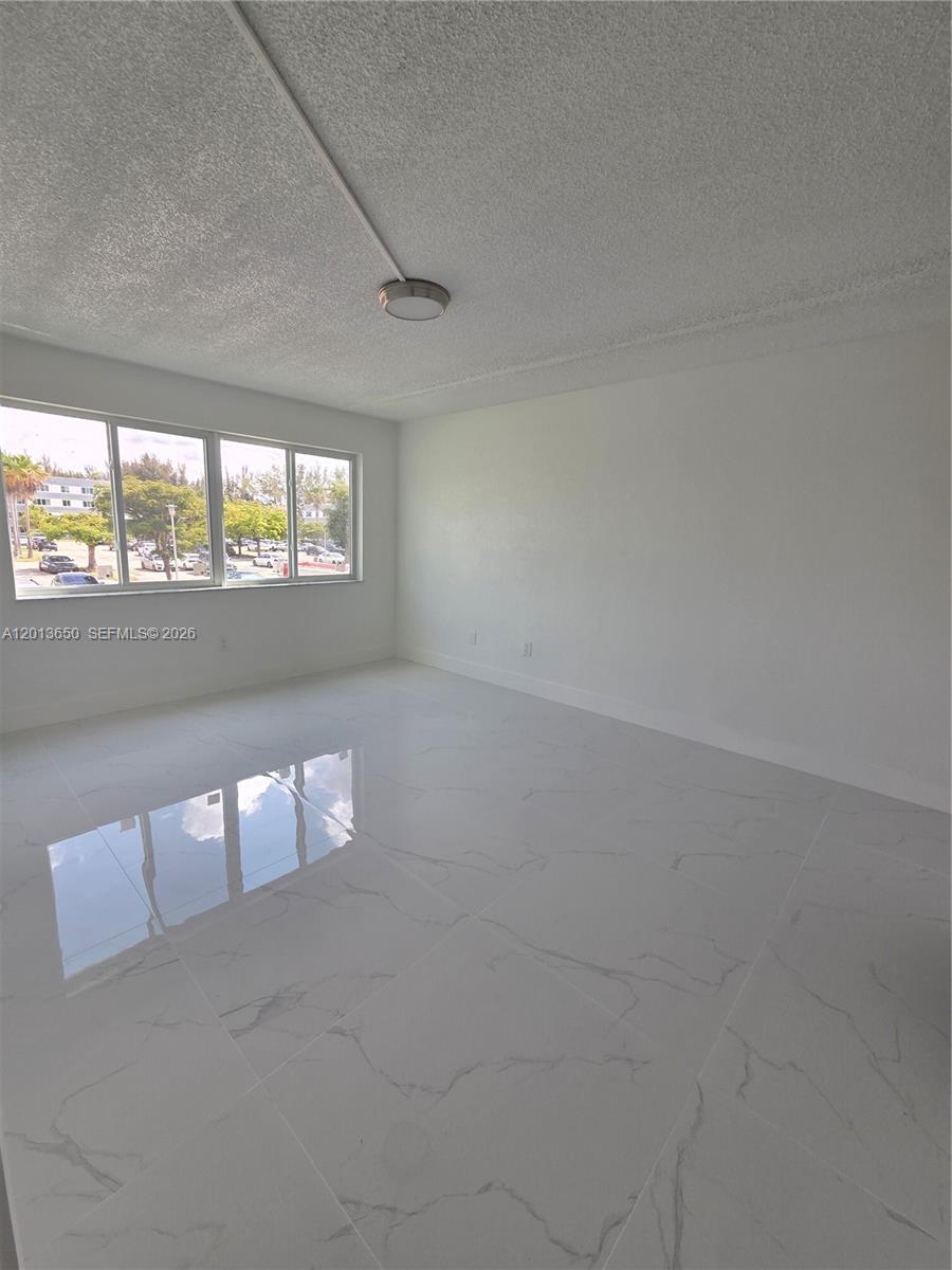 NARANJA LAKES CONDO NO 5 - Residential