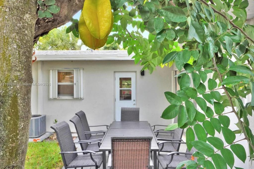 Photo of 1573 NE 30th Ct, Pompano Beach, FL 33064 (MLS # A11902040)