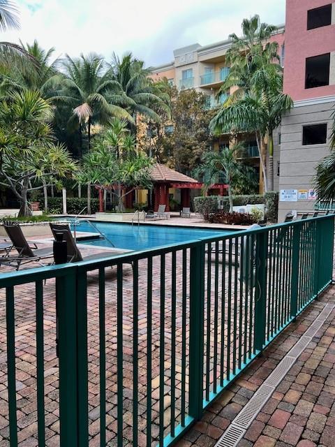 VALENCIA CONDO - Residential