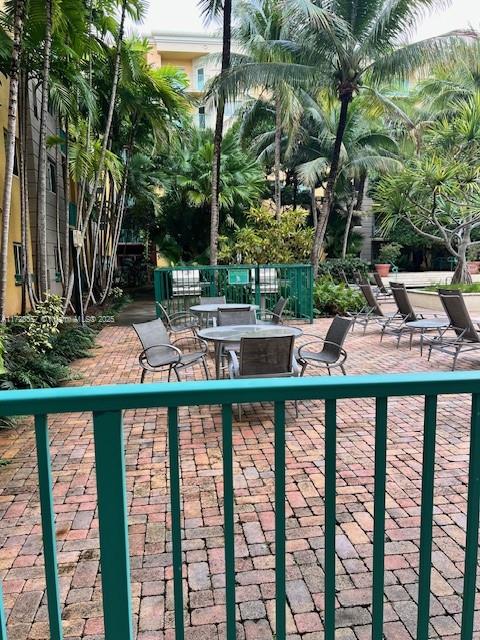 VALENCIA CONDO - Residential