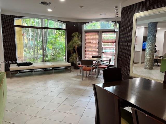 VALENCIA CONDO - Residential