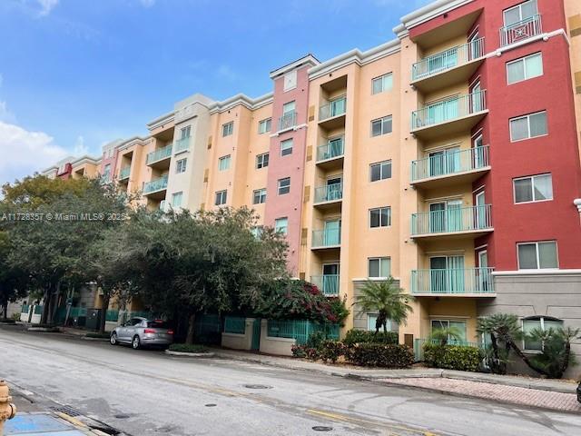 VALENCIA CONDO - Residential