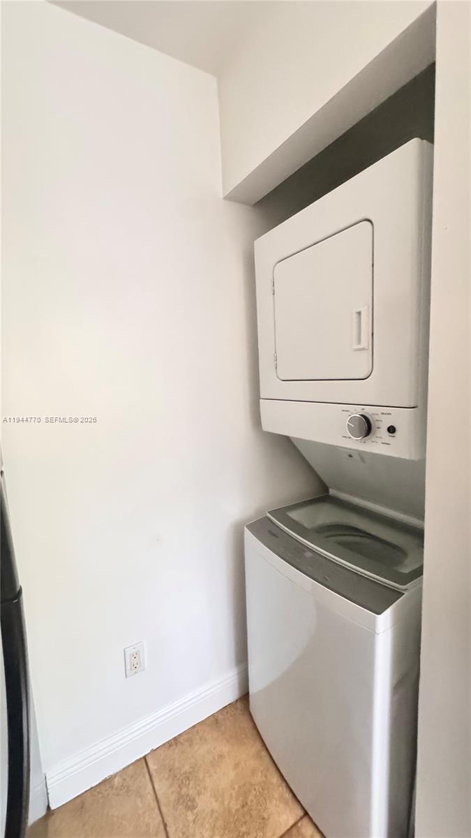 LAKESHORE CONDO #9 - Residential Lease