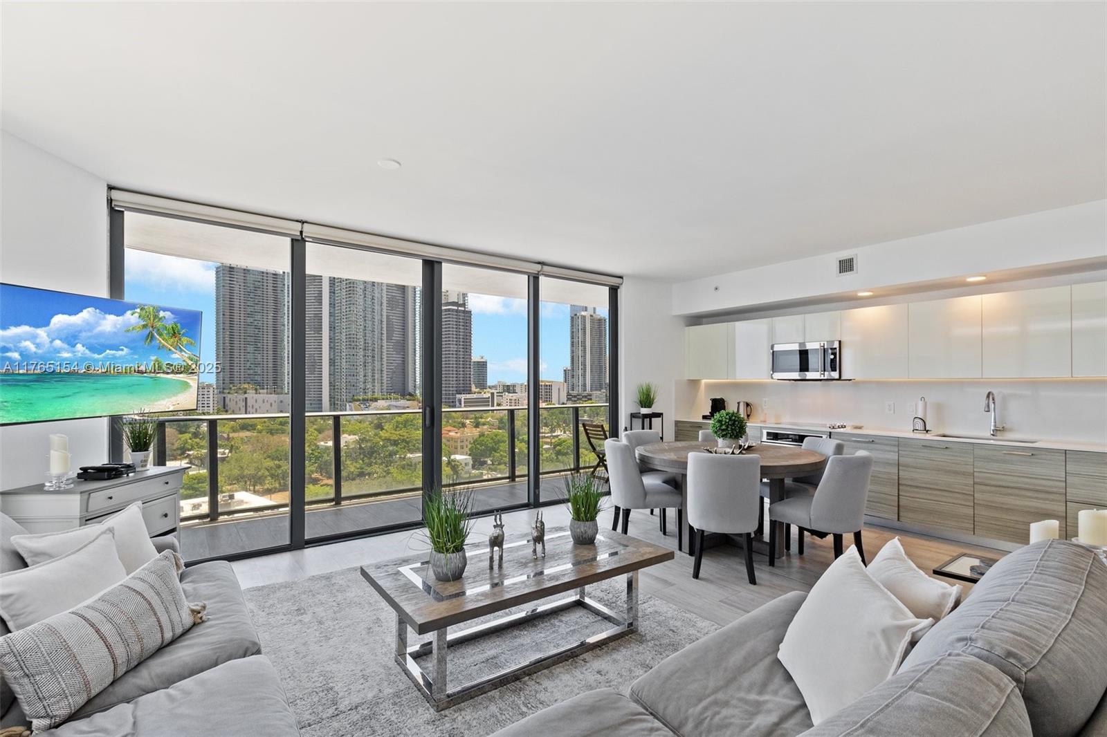 121 NE 34th St 1008