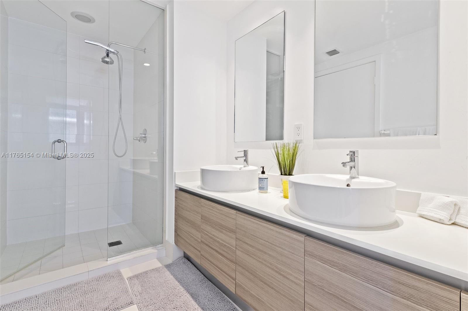 3401 MIDTOWN CONDO - Residential Lease