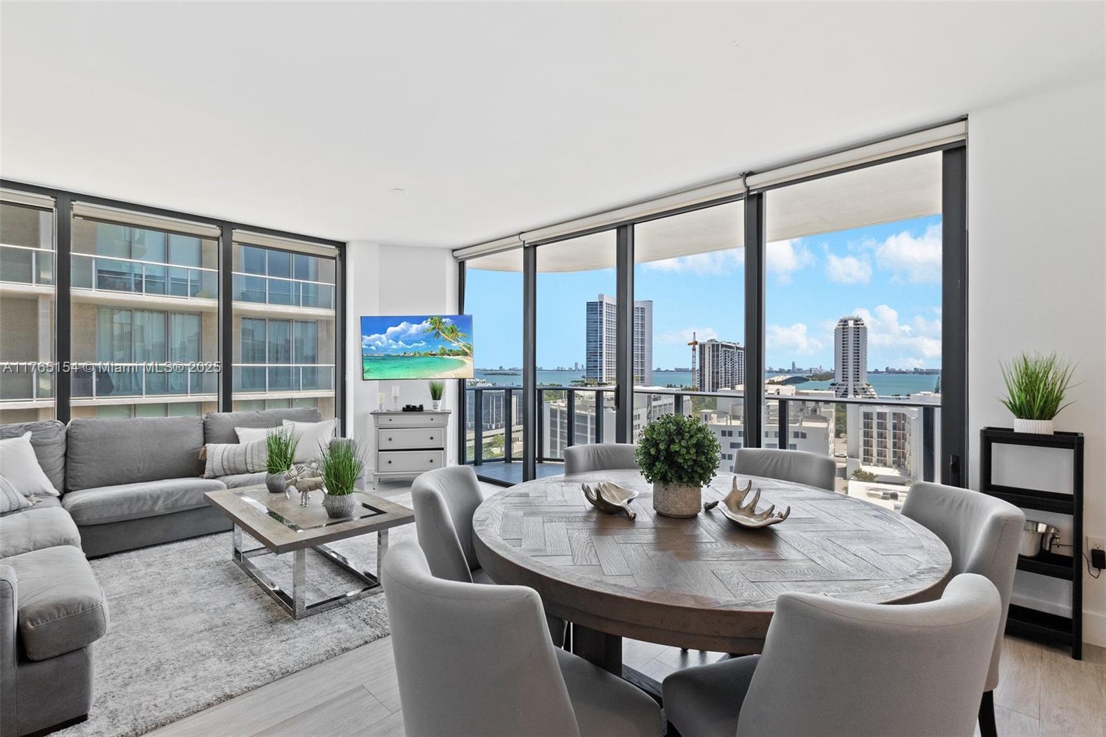121 NE 34th St 1008