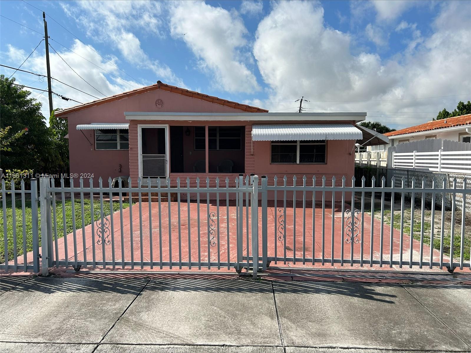 318 W 15th St, Hialeah, Miami-Dade County, Florida - 3 Bedrooms  
2 Bathrooms - 