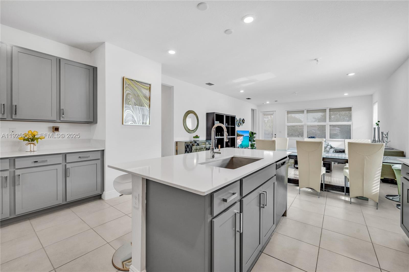 CRYSTAL LAKE 1ST SEC - Residential