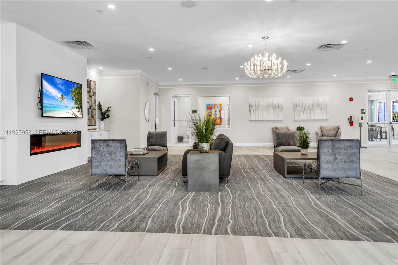 CRYSTAL LAKE 1ST SEC - Residential