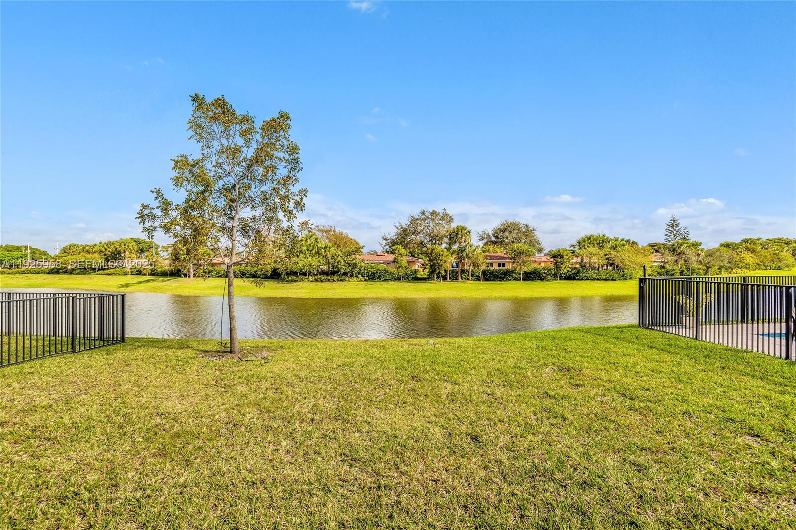 CRYSTAL LAKE 1ST SEC - Residential