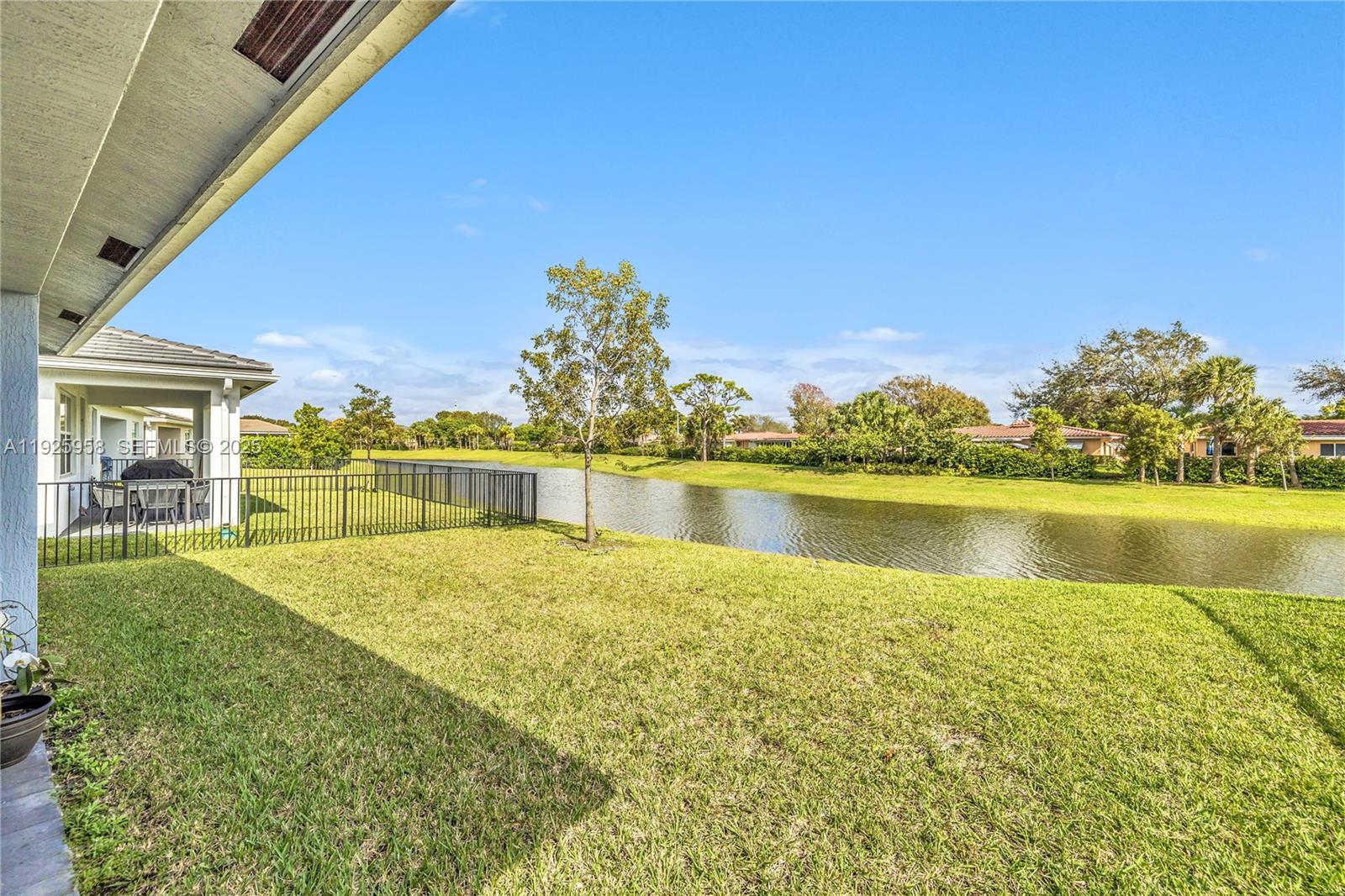 CRYSTAL LAKE 1ST SEC - Residential