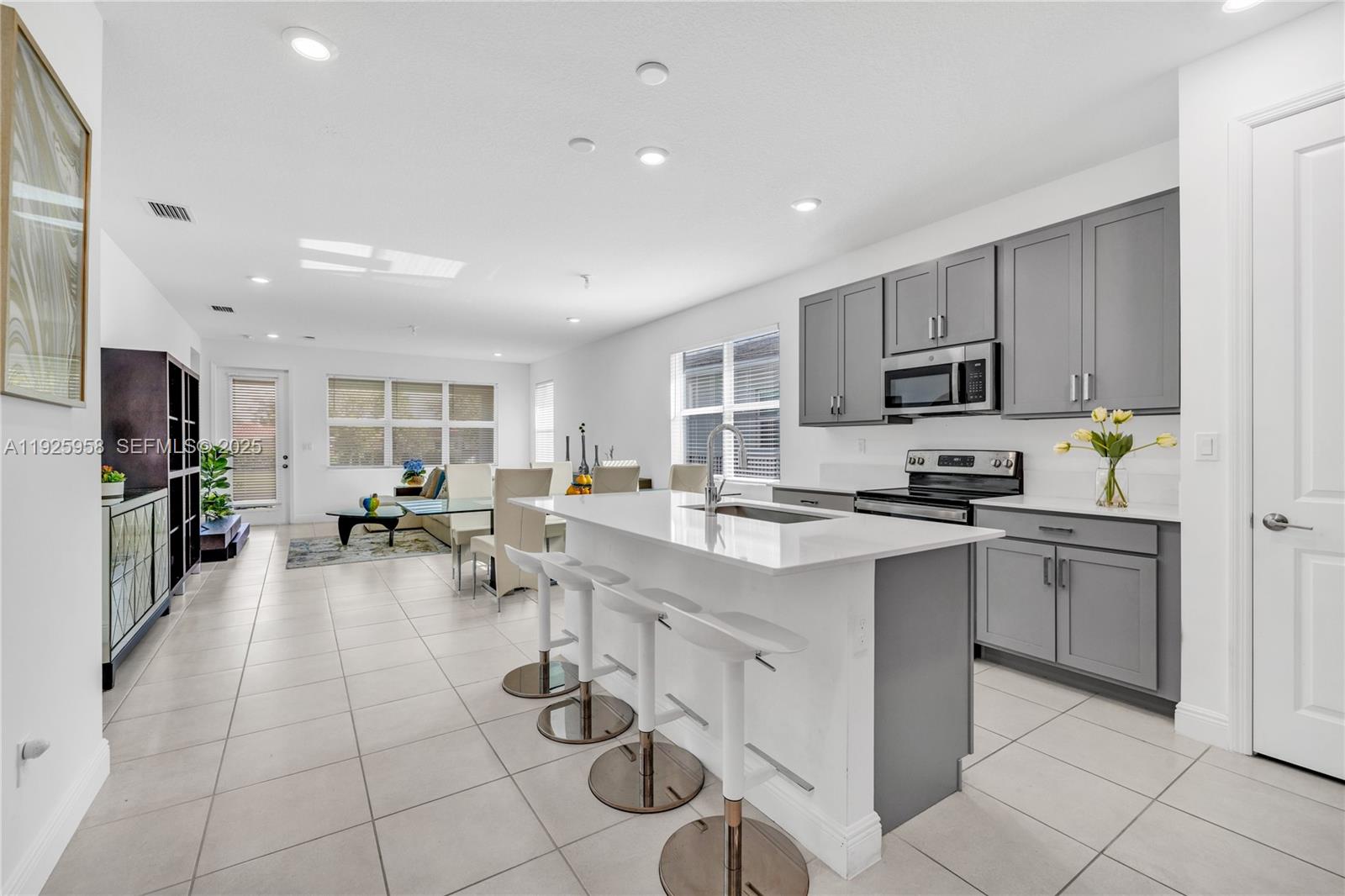 CRYSTAL LAKE 1ST SEC - Residential