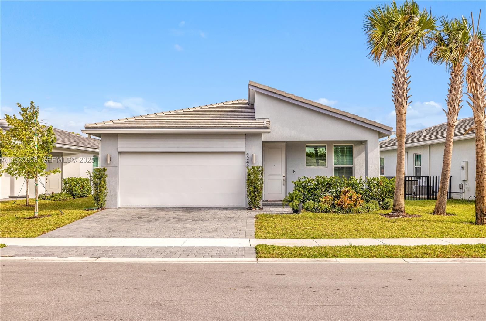 CRYSTAL LAKE 1ST SEC - Residential