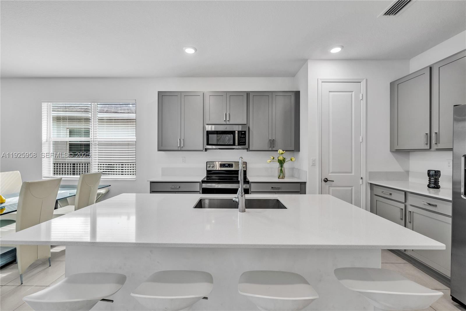 CRYSTAL LAKE 1ST SEC - Residential