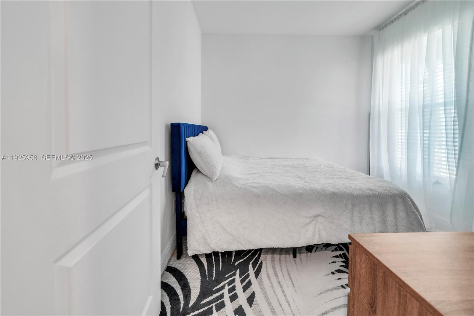 CRYSTAL LAKE 1ST SEC - Residential