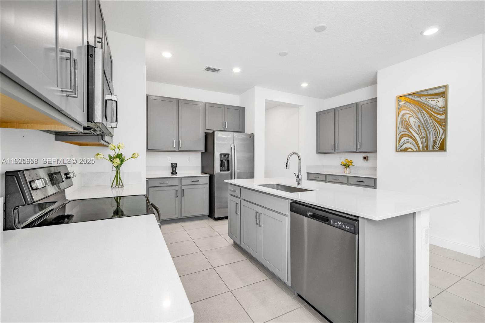 CRYSTAL LAKE 1ST SEC - Residential