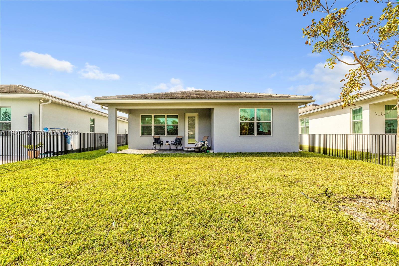 CRYSTAL LAKE 1ST SEC - Residential