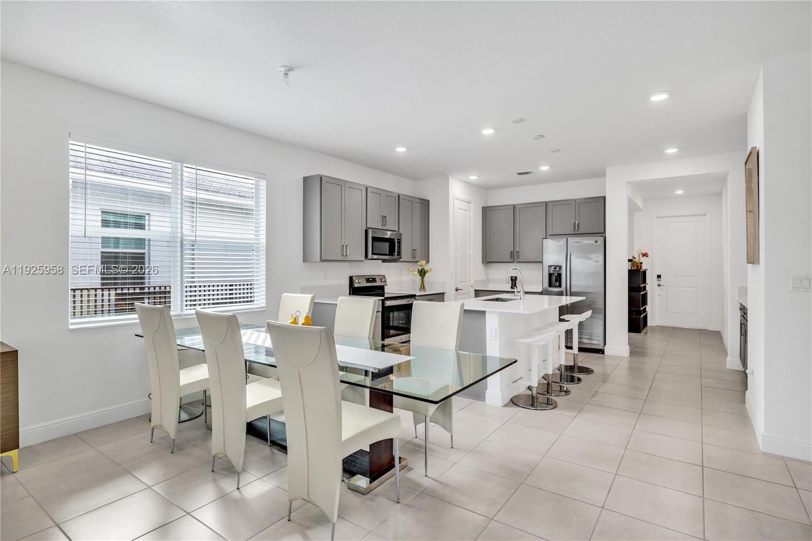 CRYSTAL LAKE 1ST SEC - Residential