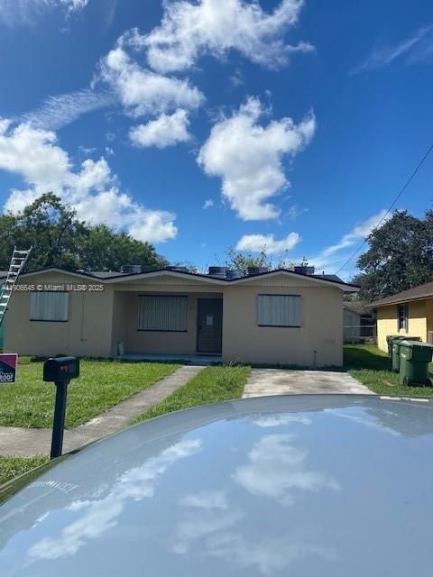 Photo of 524 SW 12th Ave, Homestead, FL 33030 (MLS # A11906645)