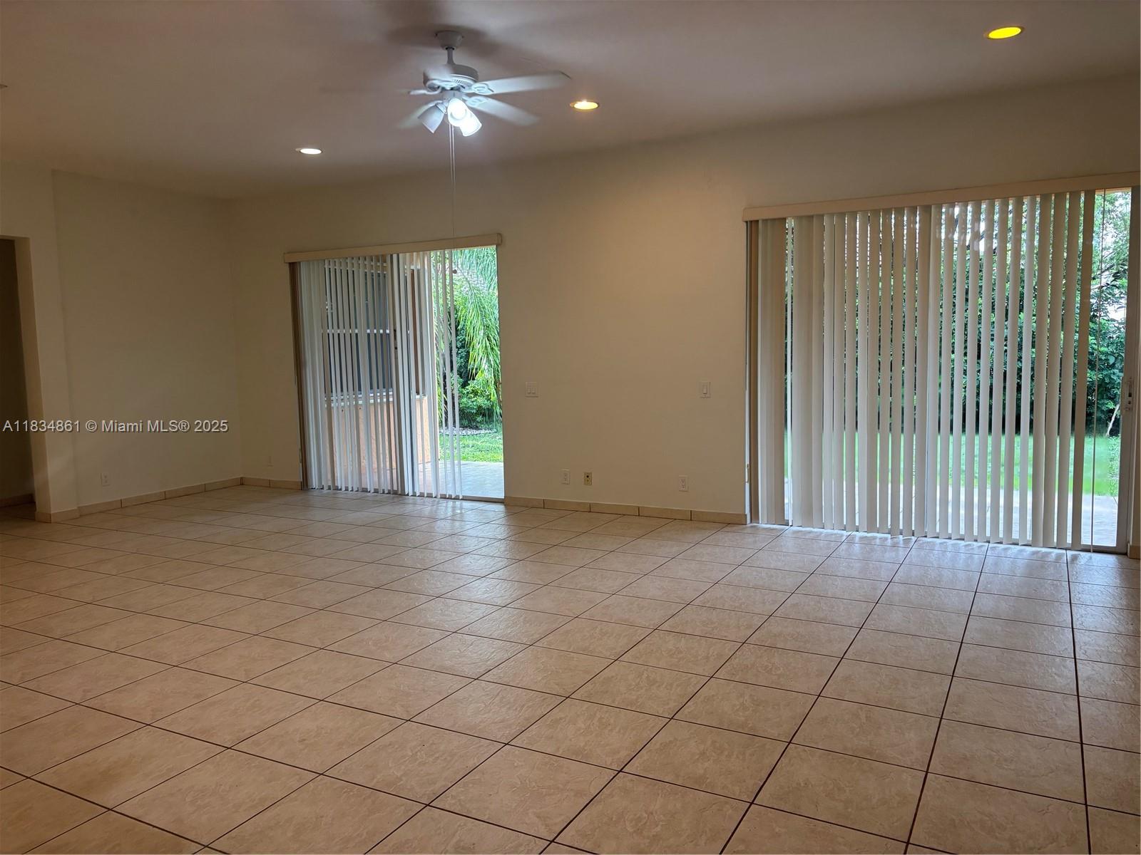 952 Sunflower Cir