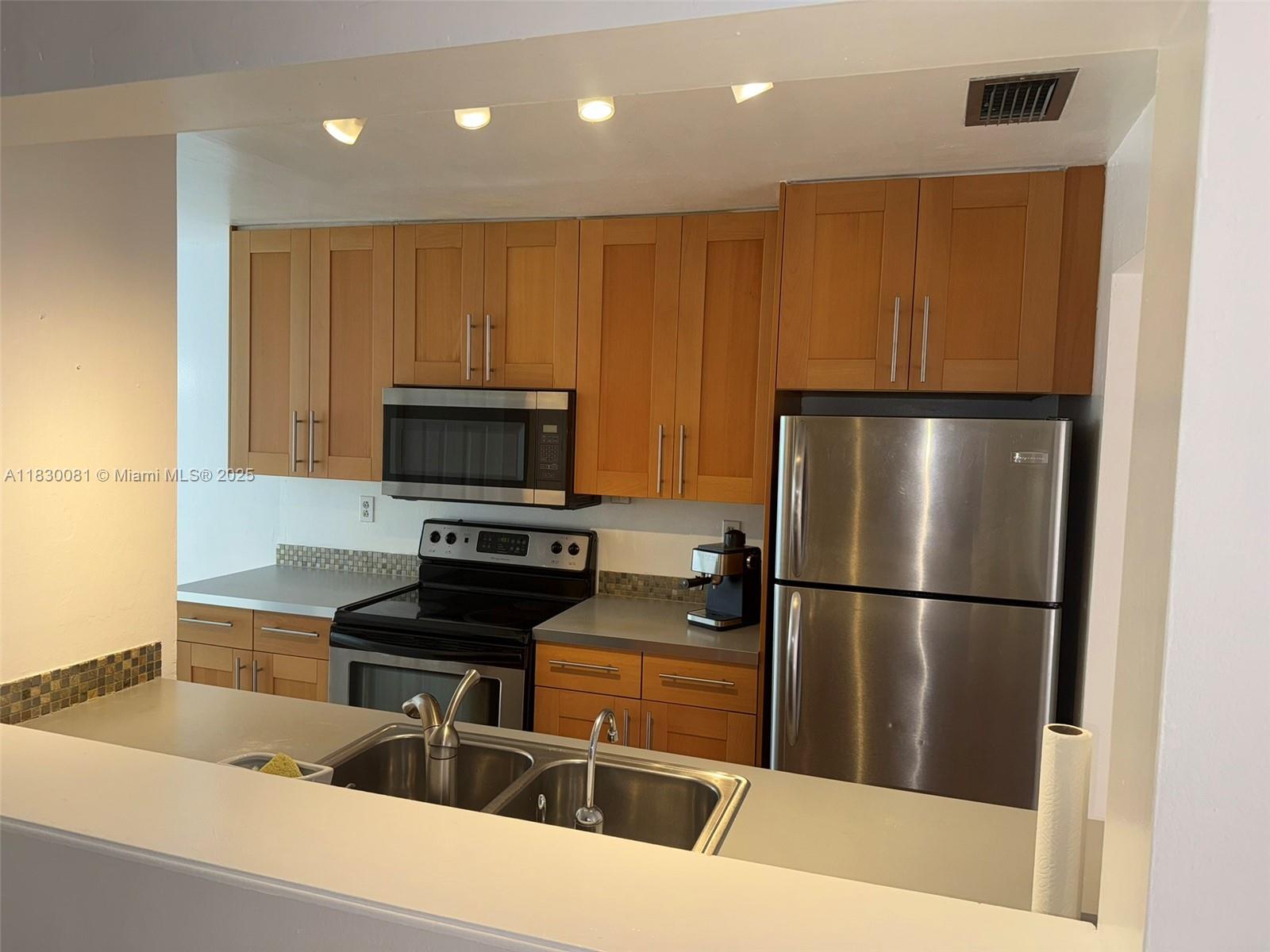 Stunning 5-Bedroom, 2.5-Bath Townhome in Prime Location – Must-See!
Welcome to this beautifully updated 5BR/2.5 BA townhome that combines modern style with everyday functionality. Open-concept living and dining areas bathed in natural light. Modern kitchen with sleek cabinetry, ample counter space, and a seamless layout for living and entertaining. Large, fully-fenced back patio ideal for outdoor gatherings.
Luxurious primary suite boasts a stunning bathroom, walk-in closet, and impact doors opening to a private deck. Three additional bedrooms upstairs and converted garage that can be used as a 5th bedroom or office. Community features pool, tennis, play area, clubhouse, and BBQ/picnic area. Security cameras previously installed are available for tenant use at no charge. See today!