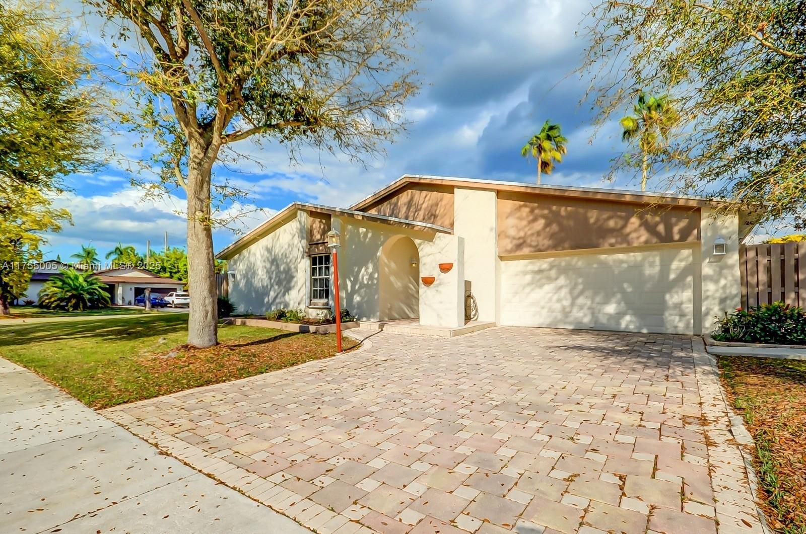 10423 Sw 133rd Pl, Miami, Broward County, Florida - 4 Bedrooms  
3 Bathrooms - 