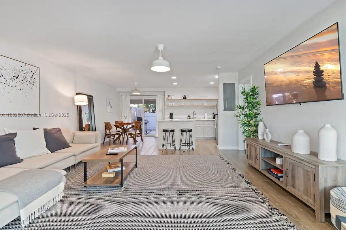 300 SW 23rd St 2