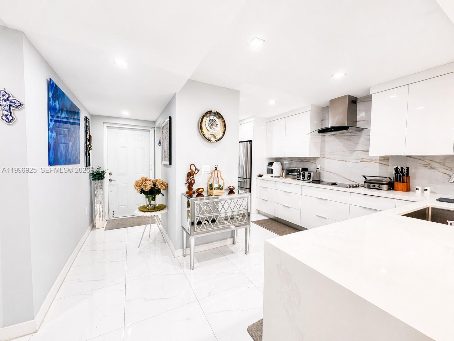 THE PALMS CONDO - Residential Lease