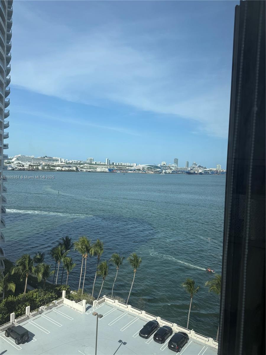 Rental Property at 540 Brickell Key Dr 1422, Miami, Broward County, Florida - Bedrooms: 1 
Bathrooms: 2  - $3,000 MO.