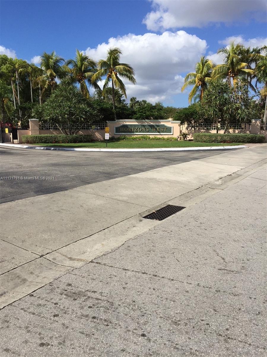Horizon West well knowm gated community,zona Kendall.Accessibility public transportation.Great amenities,3 swimming pool, club house, raquet ball, tennis , picnic table. Very spacious Laundry Room around the corner foyer on beach building floor