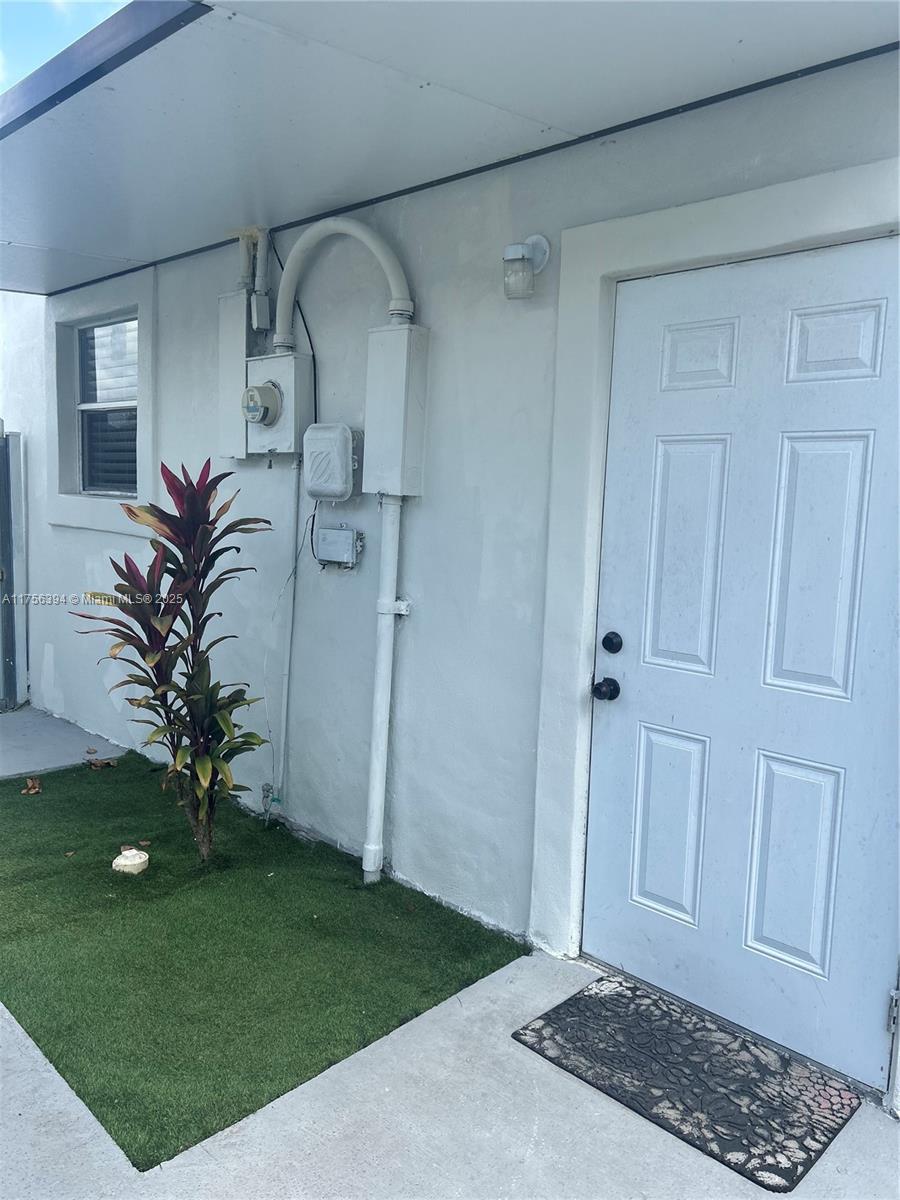 3800 Nw 197th St 2, Miami Gardens, Broward County, Florida - 2 Bedrooms  
1 Bathrooms - 