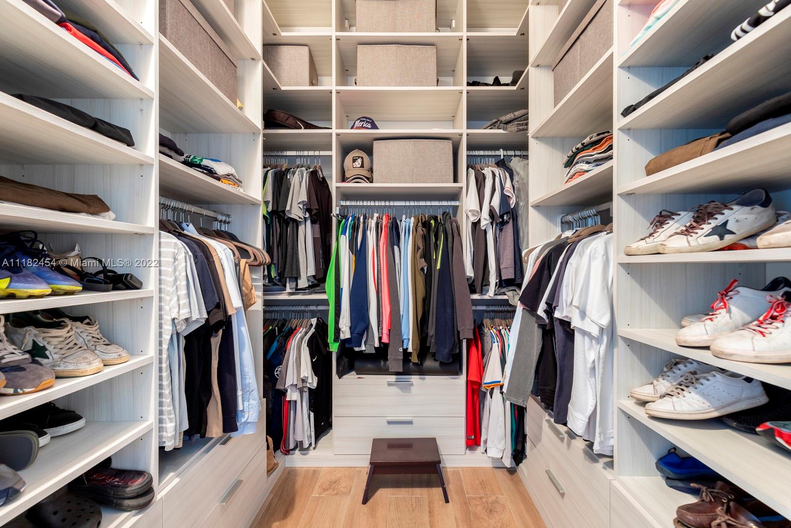 THREE TEQUESTA POINT COND - Residential