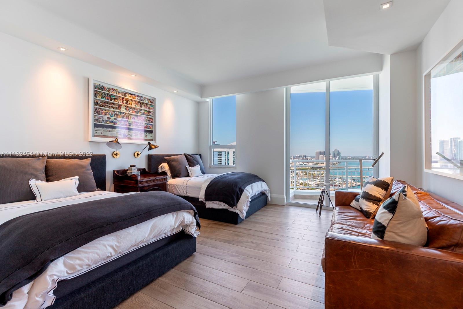 THREE TEQUESTA POINT COND - Residential