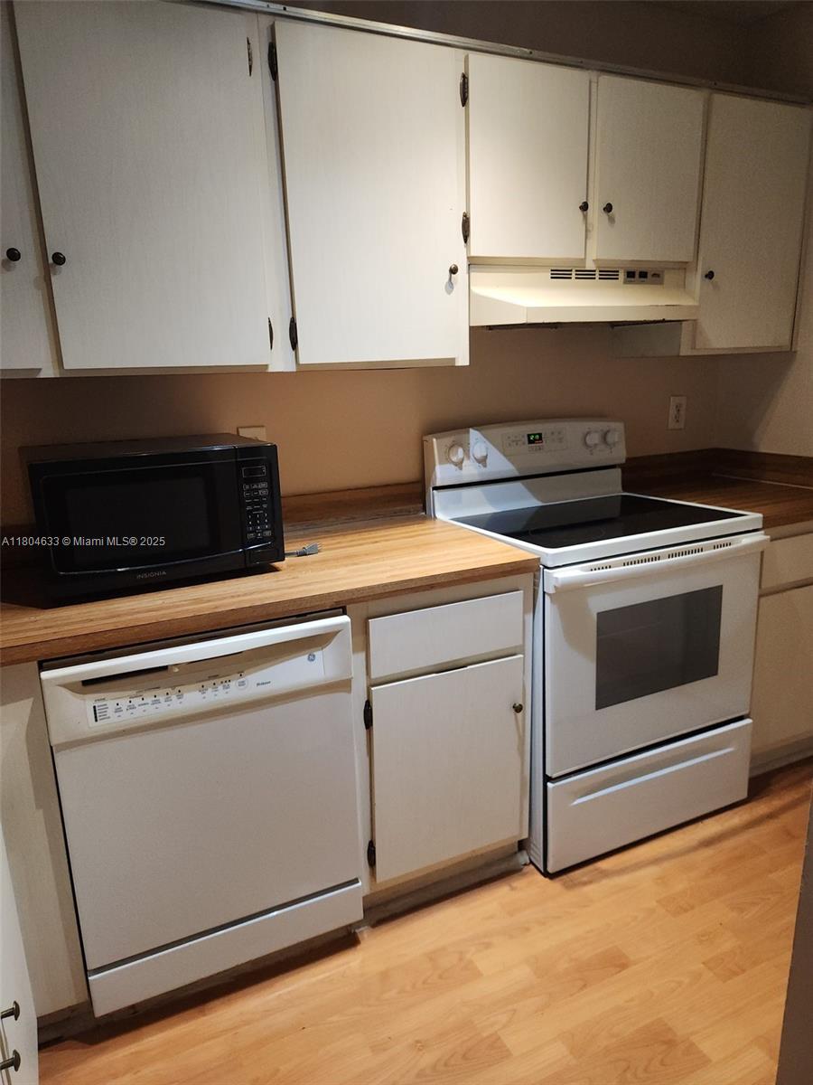 HOLIDAY VILLAGE OF CORAL - Residential Lease