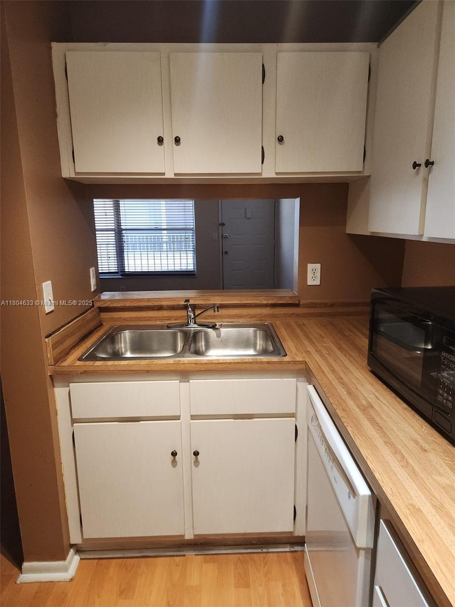 HOLIDAY VILLAGE OF CORAL - Residential Lease