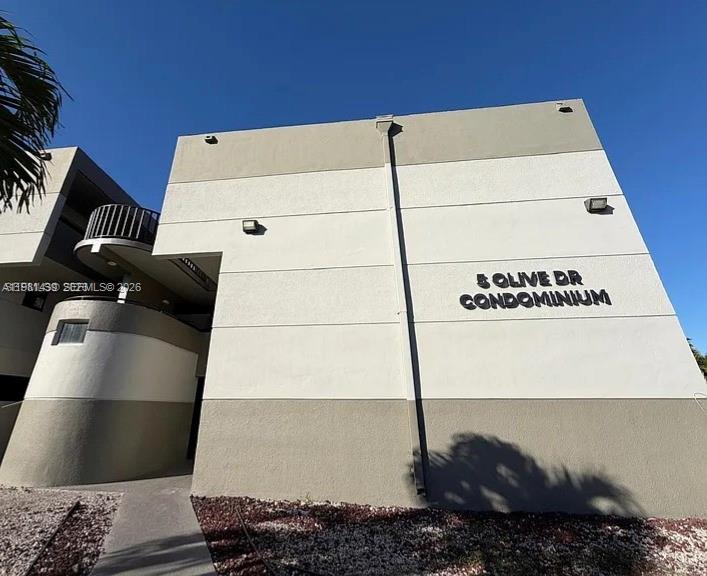 5 OLIVE DRIVE CONDO - Residential Lease