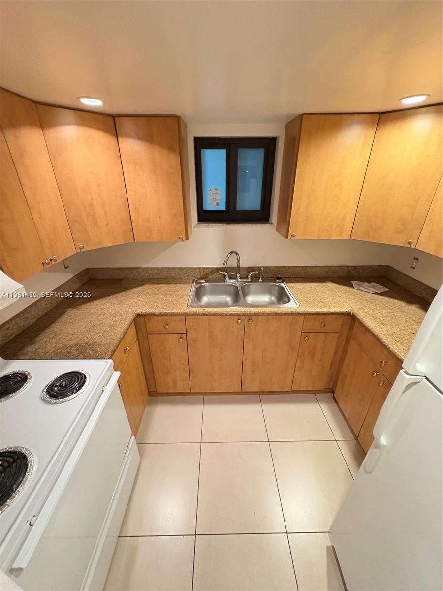 5 OLIVE DRIVE CONDO - Residential Lease