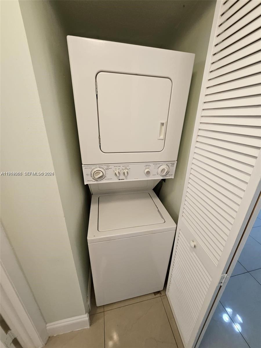 VERABELLA FALLS CONDO - Residential Lease