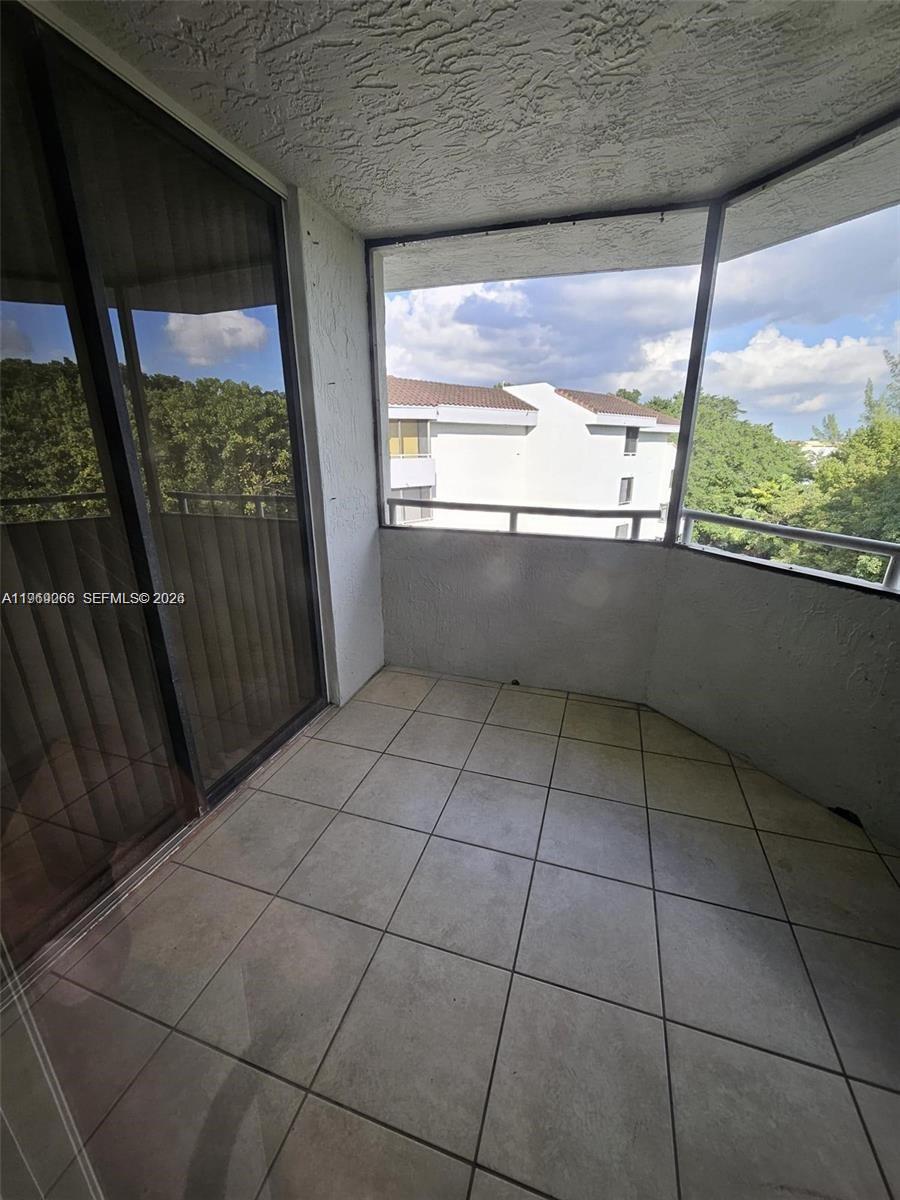 VERABELLA FALLS CONDO - Residential Lease