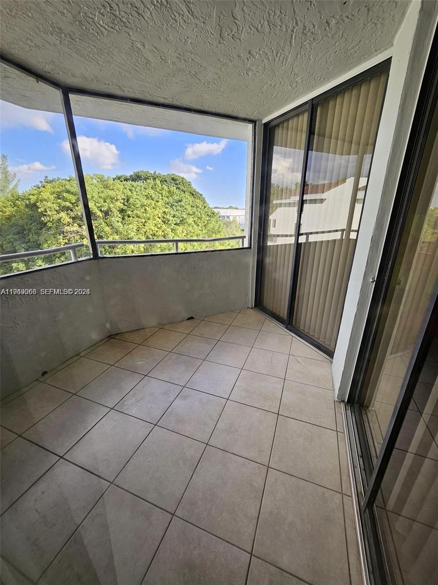 VERABELLA FALLS CONDO - Residential Lease